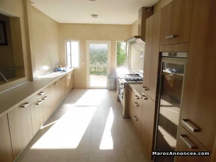 Villa meublée en location à souissi - الرباط