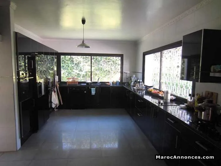 Villa meublée de 850m² sur c.i.l - الدار البيضاء (2)