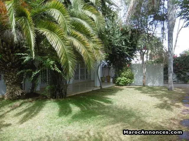 Villa à louer de 750 m² - val d'anfa - الدار البيضاء