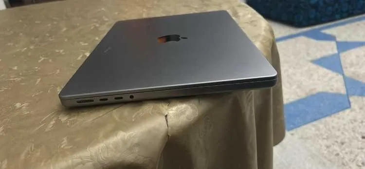 Macbook pro  cpu : m2 pro  ram: 16gb stockage 512g - Tout le Maroc