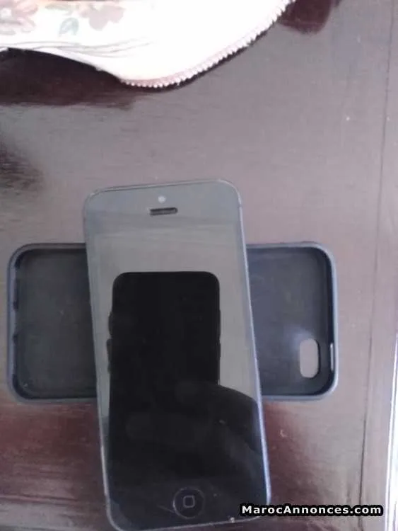 Iphone 5 black 16g - سلا (3)