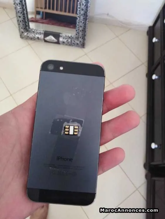 Iphone 5 black 16g - سلا (2)