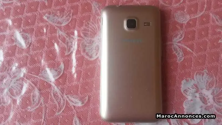 Samsung galaxy j1 mini 2016 - الدار البيضاء (2)
