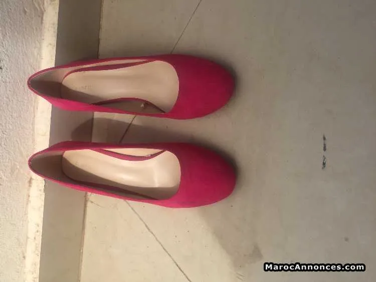 Chaussures fushia - الرباط