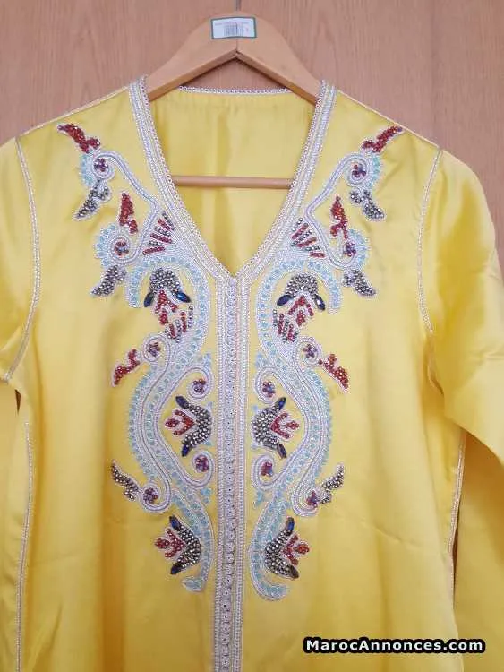 Caftan jaune perlé et travaillé maallem à la main - الدار البيضاء
