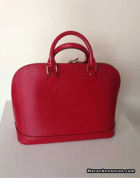 Sac rose jamais porté - الرباط