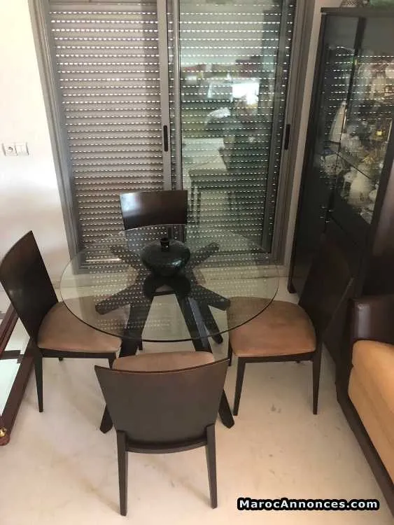 Table à manger avec 4 chaises - طنجة