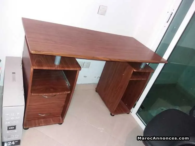 Bureau en bois et fauteuil - القنيطرة