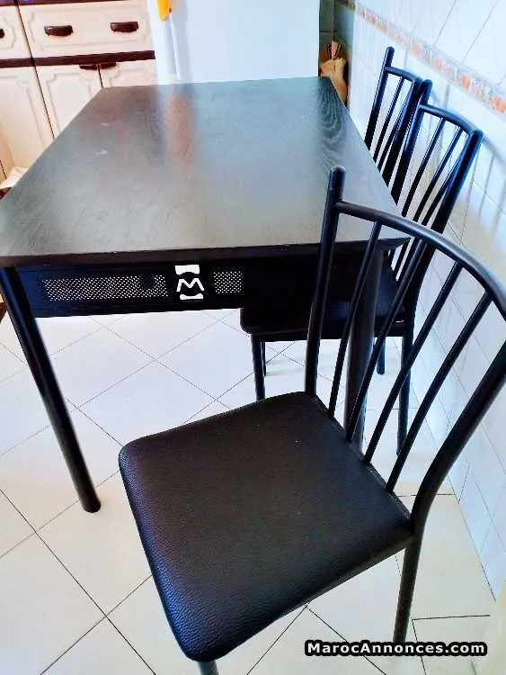 Table à manger avec 6 chaises en cuir et acier - المحمدية