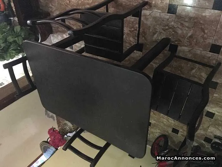 Table avec 4 chaises - الدار البيضاء (2)