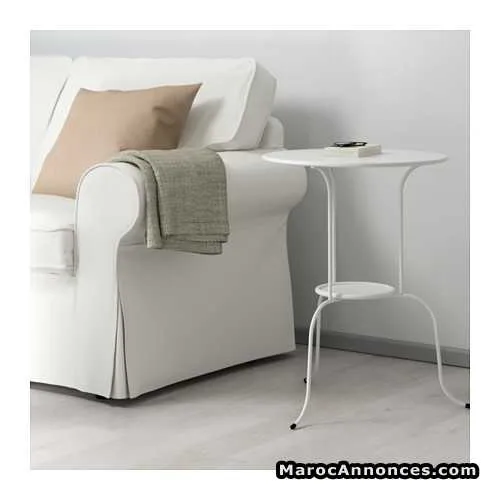 Taleb rond avec deux chaise - الرباط (2)