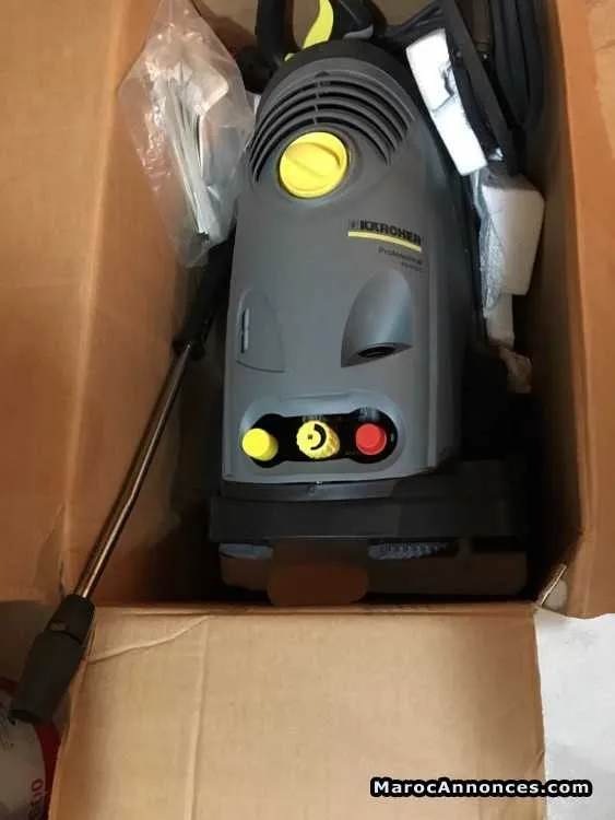 Machine de nettoyage marque karcher - سلا