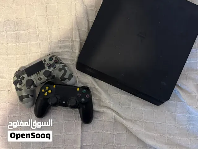 Ps4 Slim Très bon état Avec Jeux et Deux Manettes - الدار البيضاء