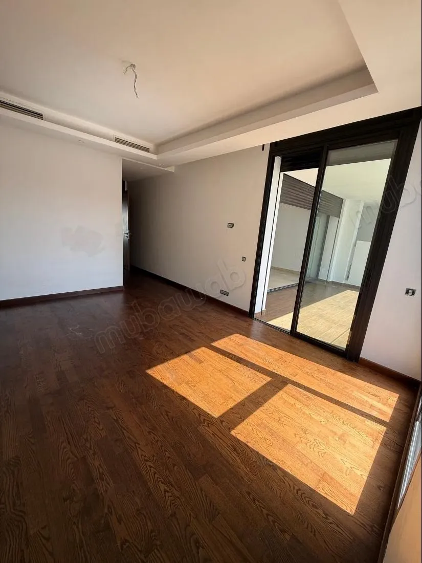 Louez cet appartement à Souissi. 3 chambres. Cheminée et ser... - الرباط (2)