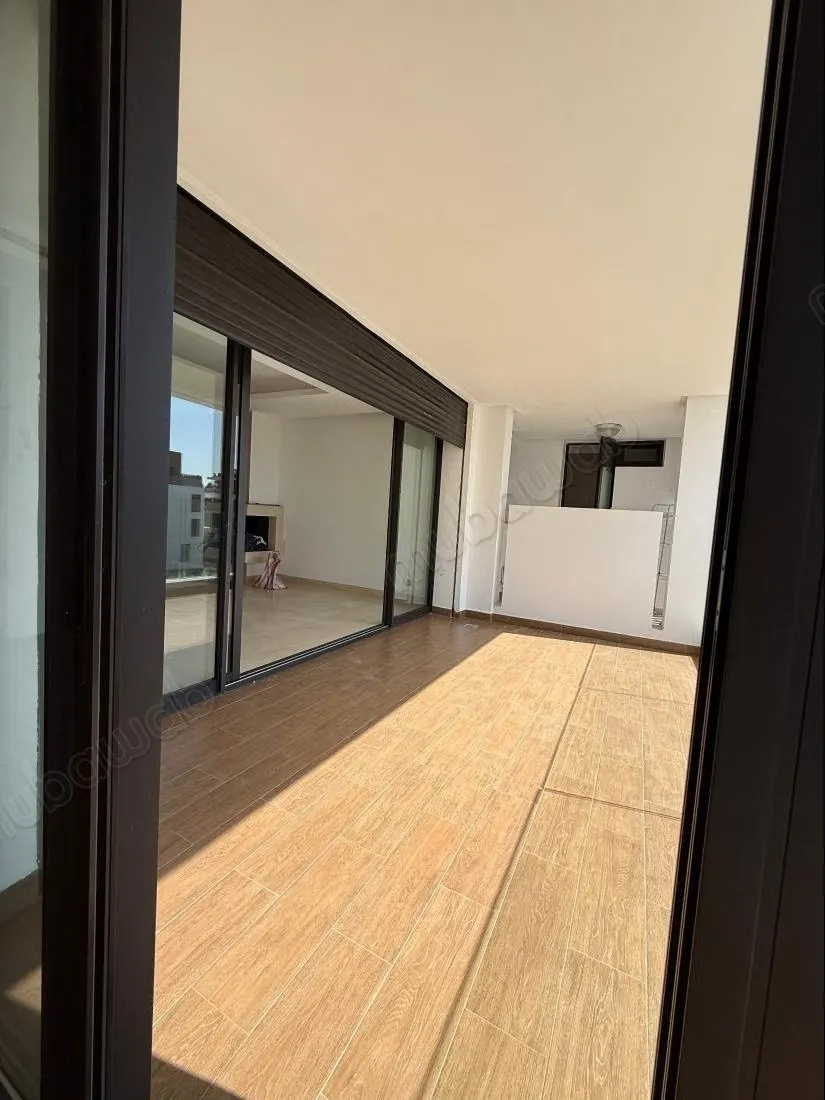 Louez cet appartement à Souissi. 3 chambres. Cheminée et ser... - الرباط