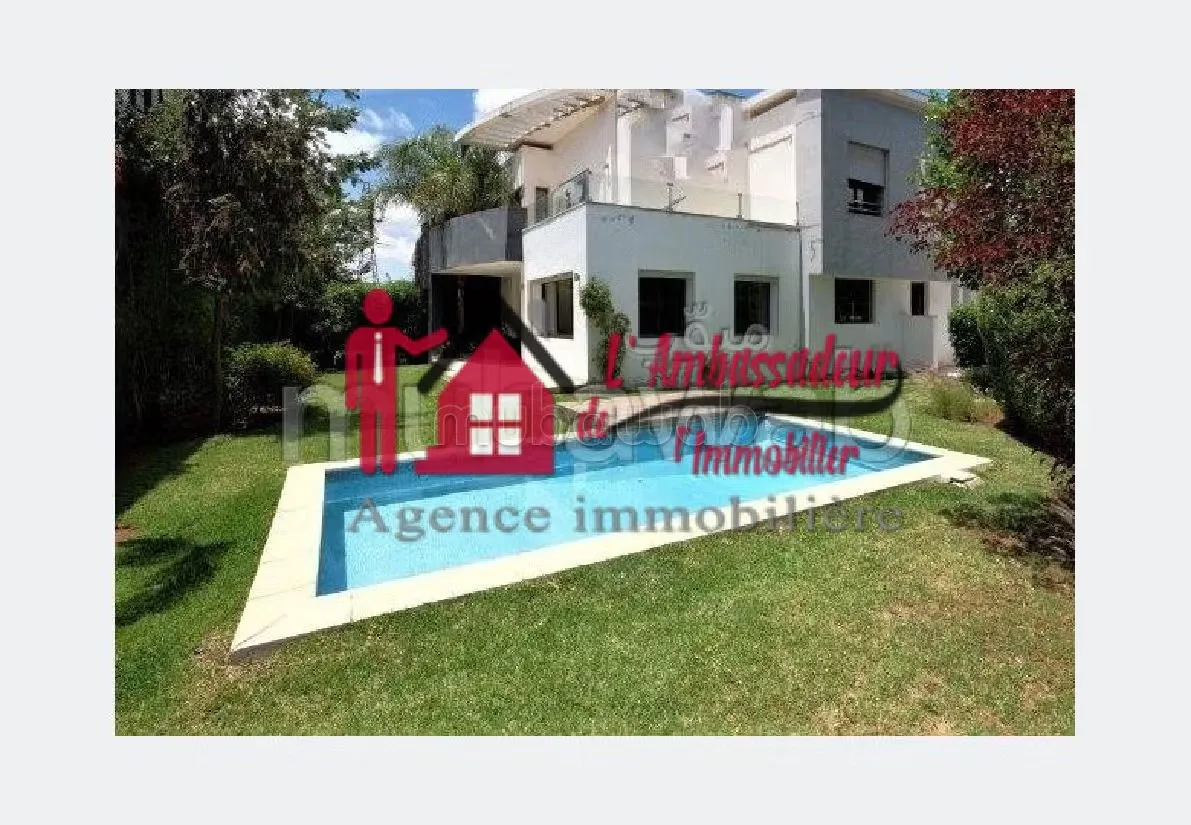 Villa de 1055 m2 TRES BONNE AFFAIRE - الدار البيضاء