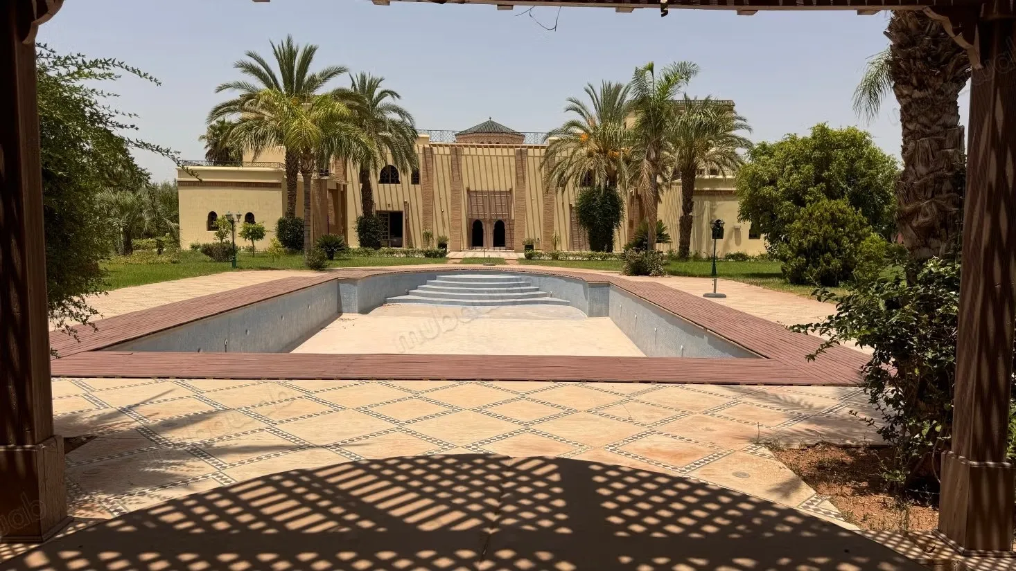 Vente maison d’hôtes de prestige à Marrakech.
Meublée - مراكش