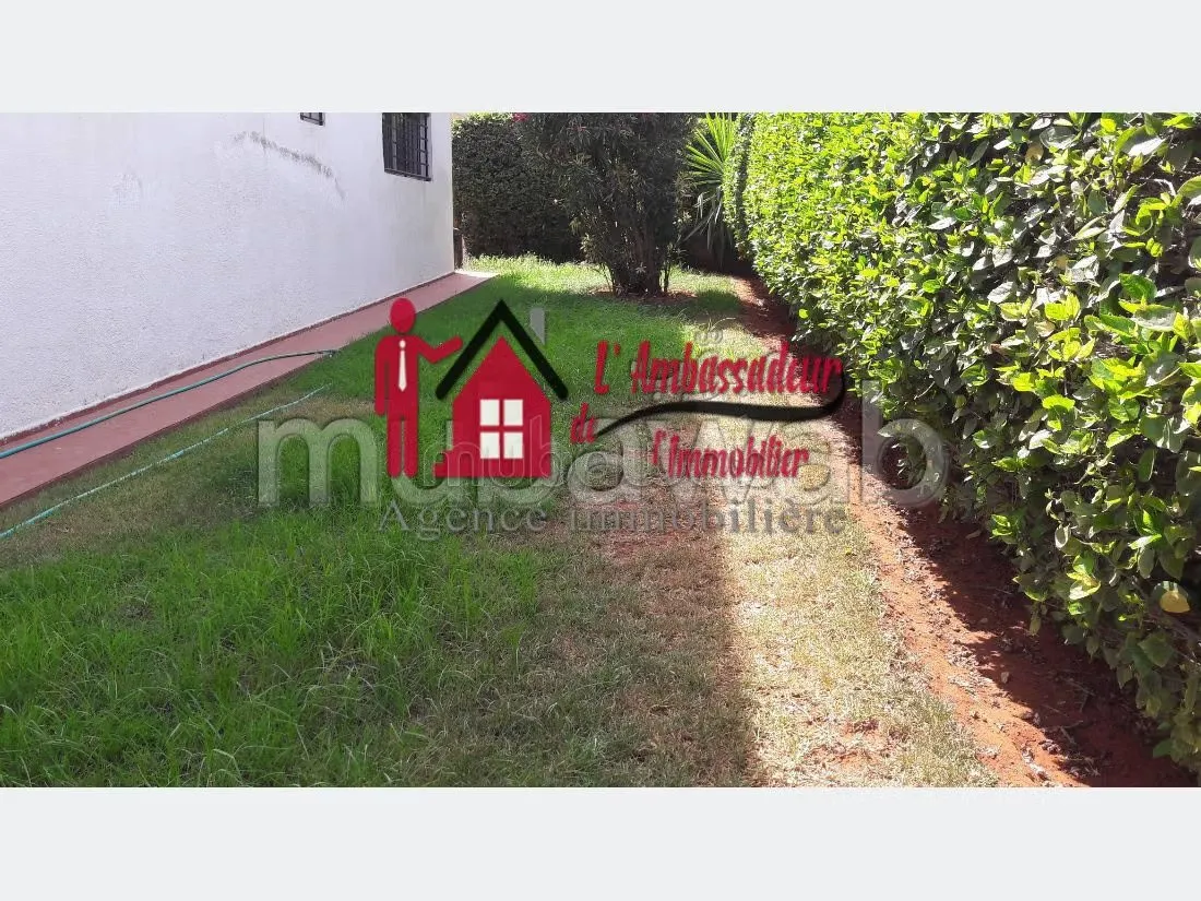 Triplex Villa de 400 m2 à Val d'anfa - الدار البيضاء