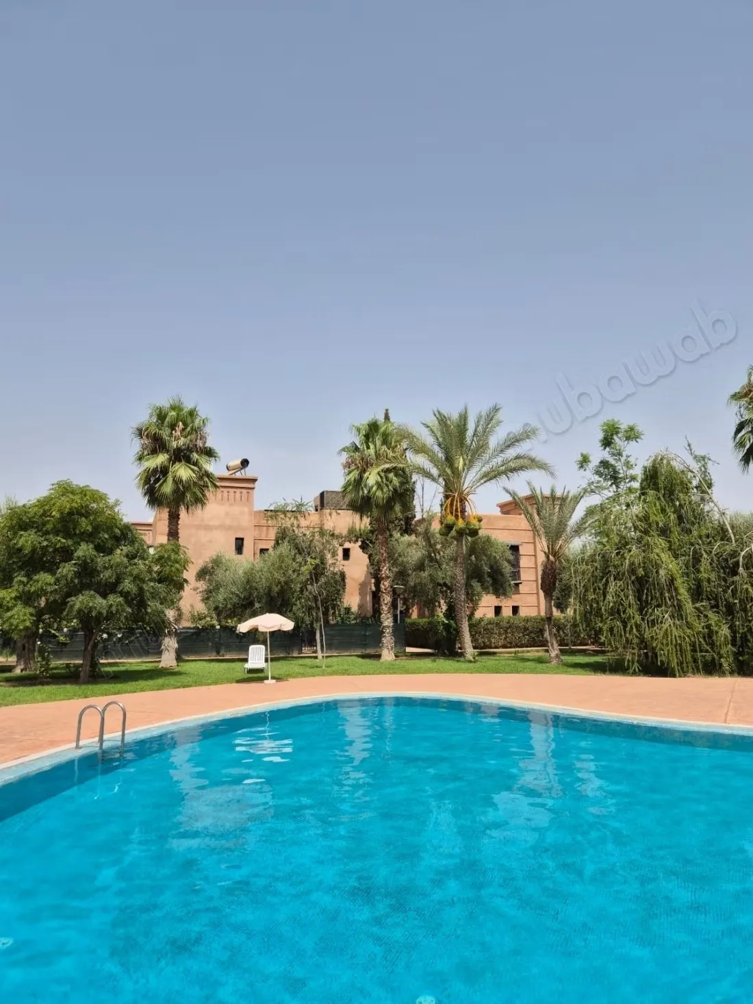 Dans magnifique résidence gardée avec piscine, superbe villa... - مراكش