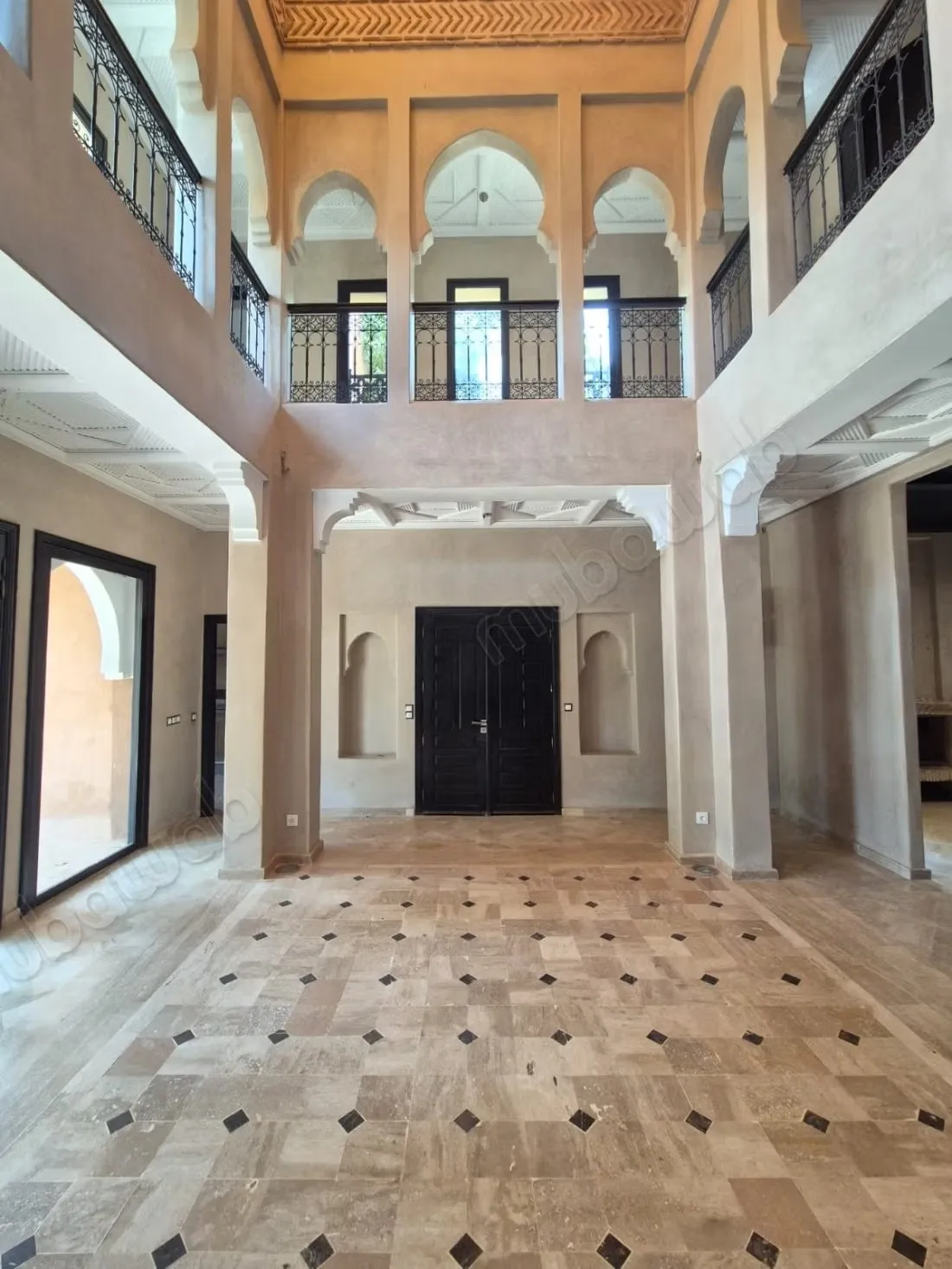Dans magnifique résidence gardée avec piscine, superbe villa... - مراكش (2)