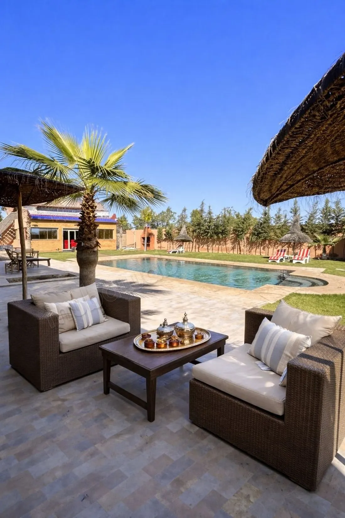 Location villa de luxe à Bourrous. 
Surface totale 2000 m²... - Bourrous