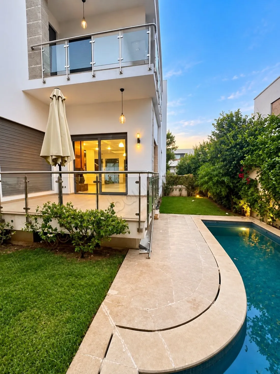 À Louer – Superbe Villa de 400 m² avec Piscine à Hay Riad, R... - الرباط