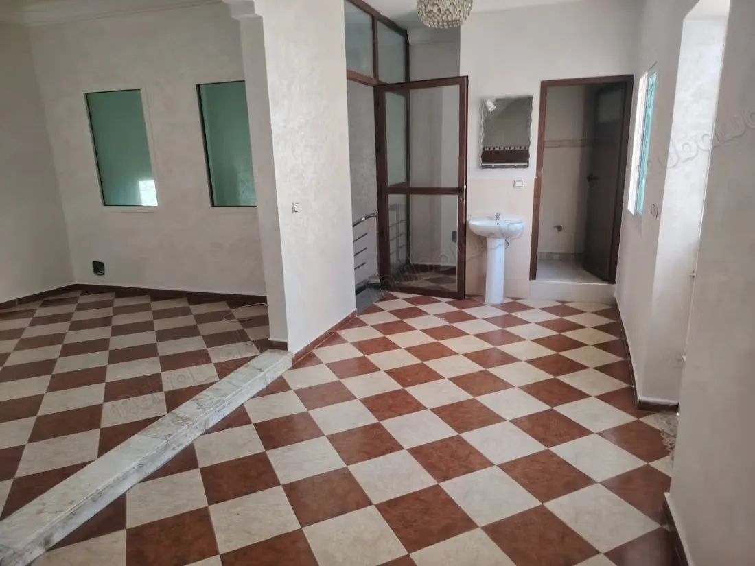 Superbe maison à vendre à Ismalia. 5 chambres. Porte blindée... - القنيطرة (3)