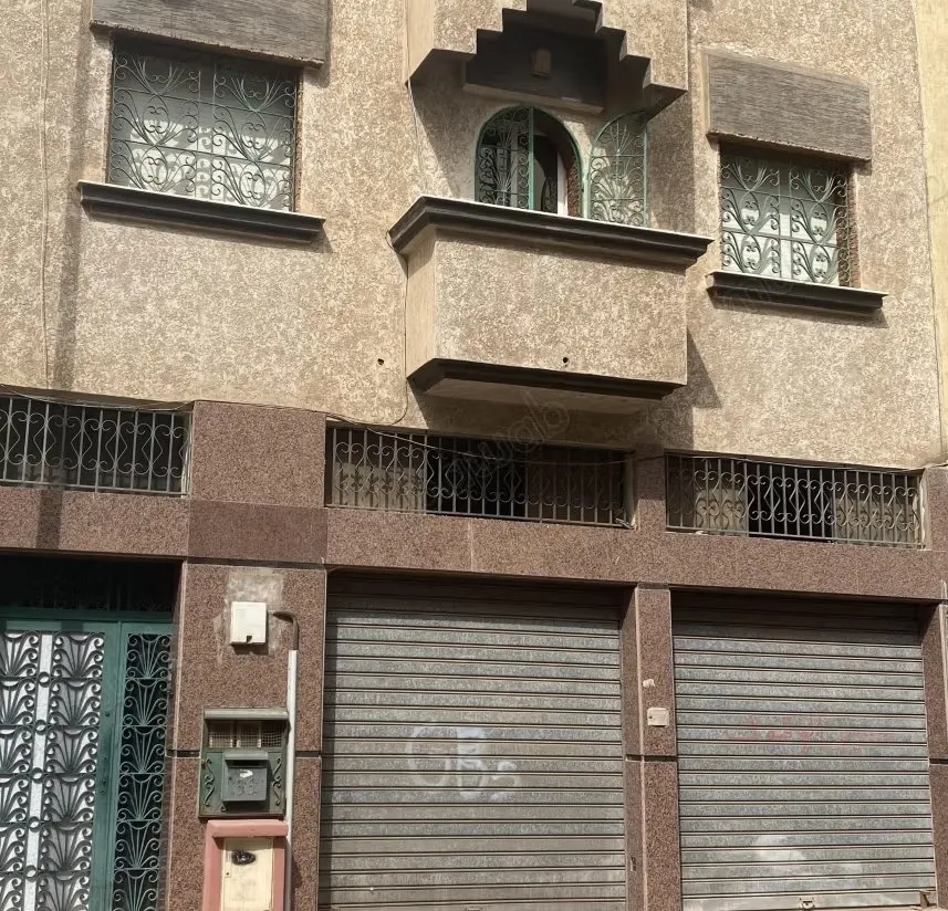Maison avec magasins a vendre a Hay ennour 84M2 - الدار البيضاء