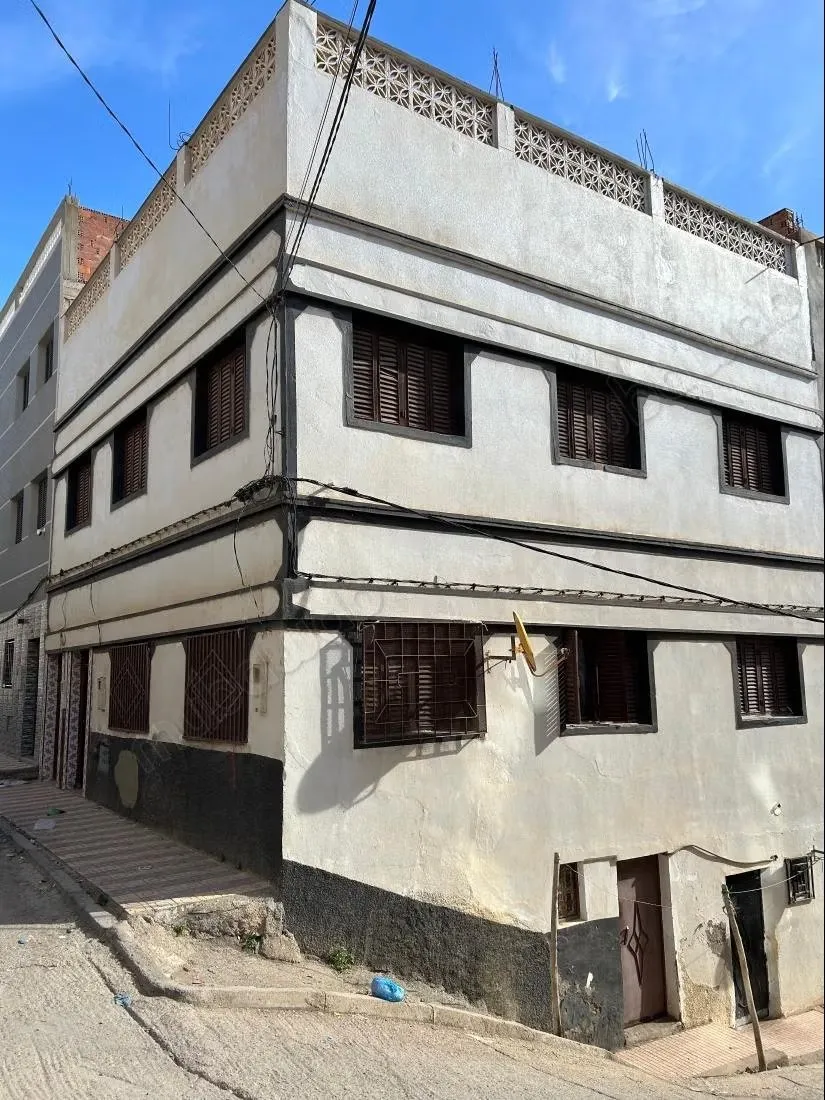 Maison d'angle à vendre à Imzouren - إمزورن
