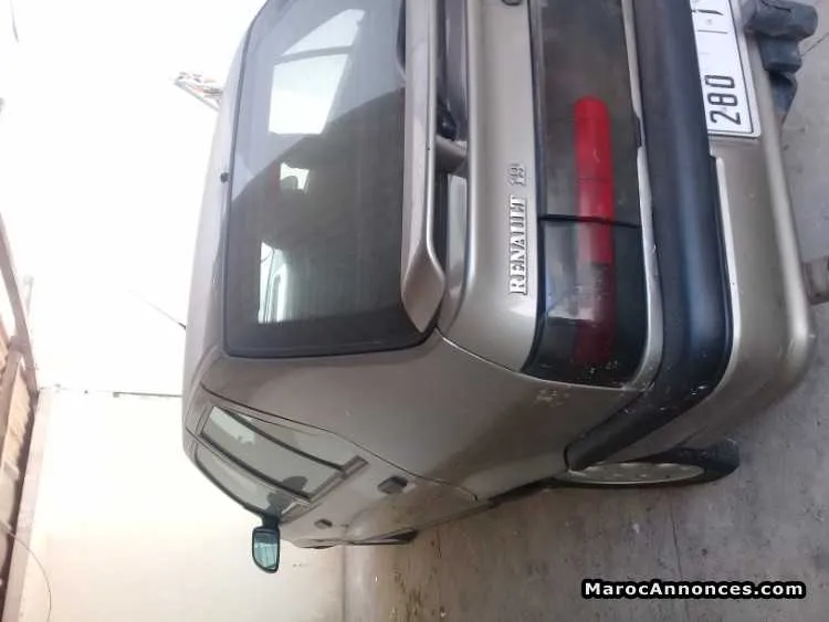 Renault 19 - سلا