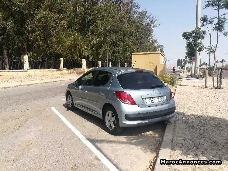 Peugeot 207 diesel 2011 - الدار البيضاء (2)