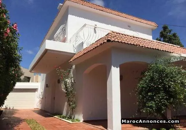 Villa en location à l'oaqis - الدار البيضاء