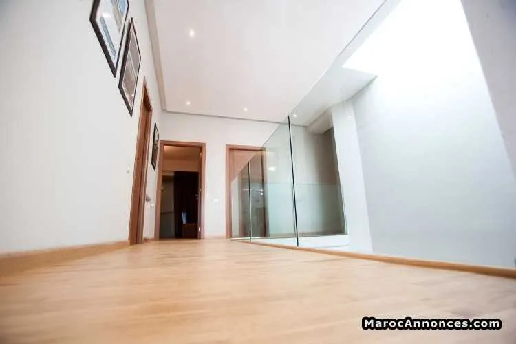 Villa de 700 m² à ain diab. - الدار البيضاء