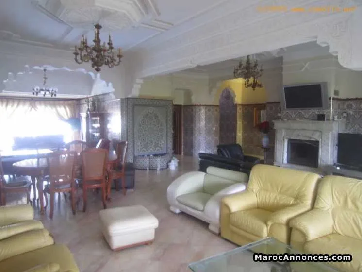 Jolie villa meublée avec piscine à harhoura - الرباط