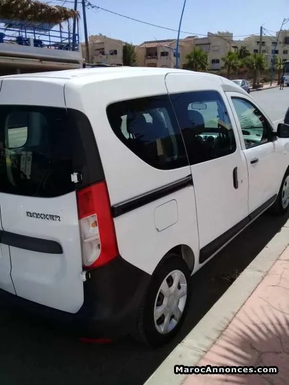Dokker 6 portes clim en très bon état - الدار البيضاء