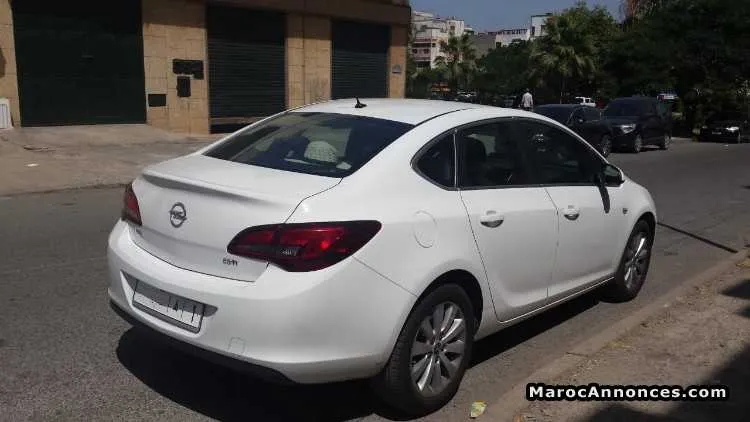 Opel astra 2017 6 chevaux diesel - الرباط (3)