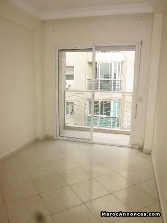 Appartement  vide 90m2 à bd ghandi prés tramway - الدار البيضاء
