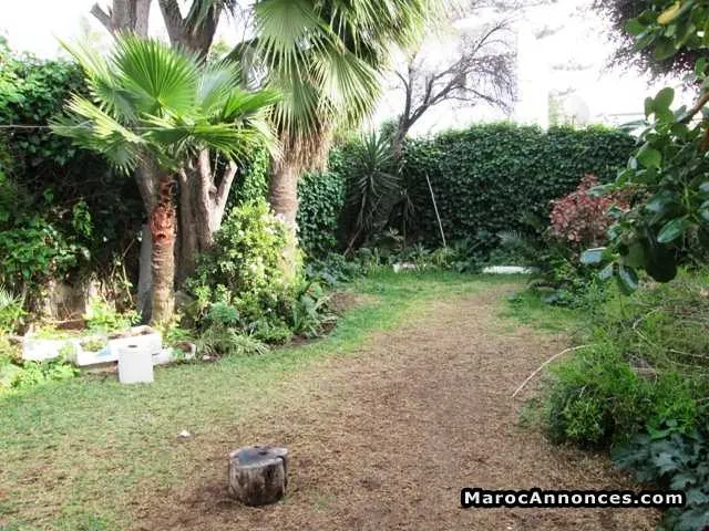 Villa de 400m² à la location sur c.i.l - الدار البيضاء