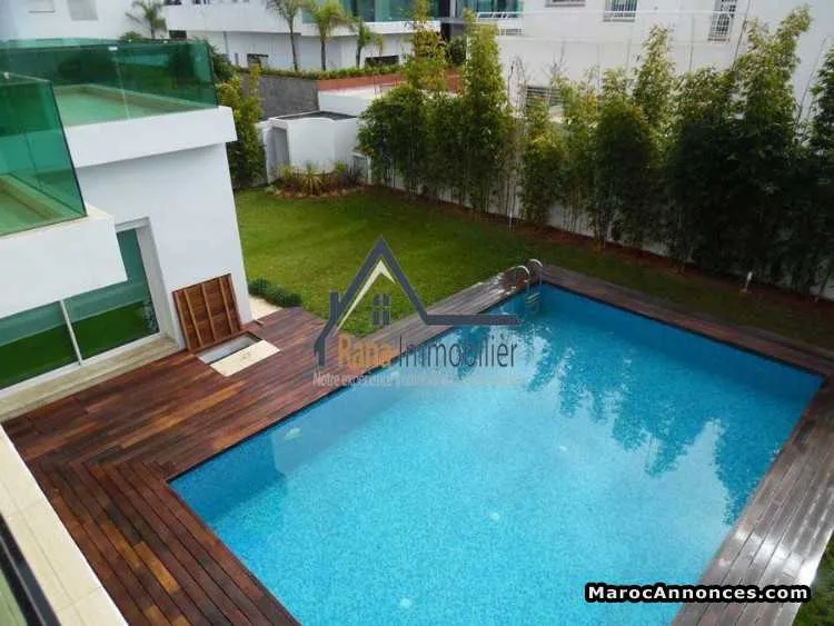 Villa de 1000m² à louer à rabat souissi - الرباط