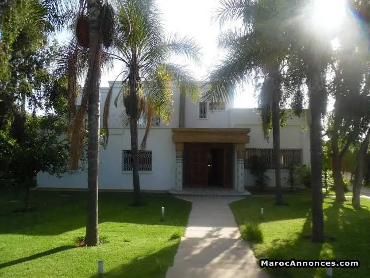 Villa en location à souissi - الرباط