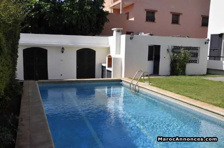 Villa de 675 m² à ain diab. - الدار البيضاء