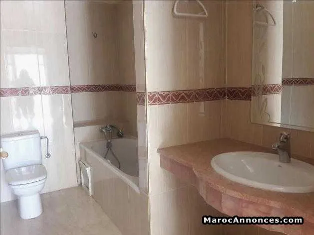 Belle villa vide de 5ch vc piscine à targa - مراكش (2)