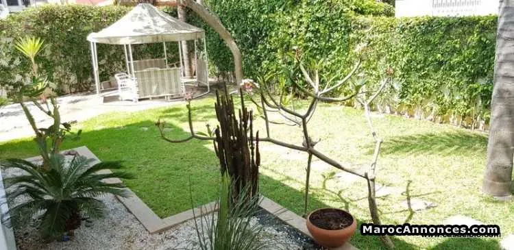 Location villa à oasis avec jardin. - الدار البيضاء