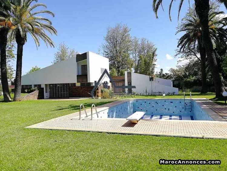 Belle villa de plain-pied à louer à souissi - الرباط