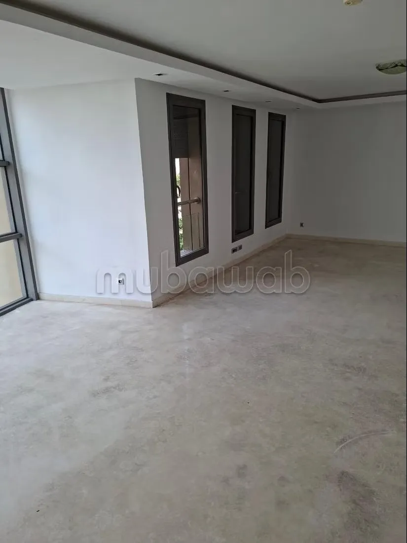 A vendre un joli Appartement avec 2 places qu garage - الدار البيضاء (2)