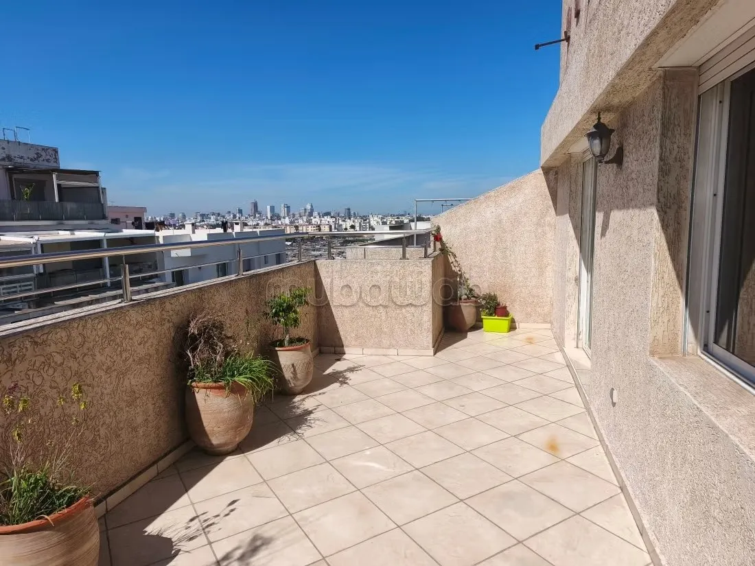 Appartement avec terrasse près d bd abdelmoumen Anwal - الدار البيضاء
