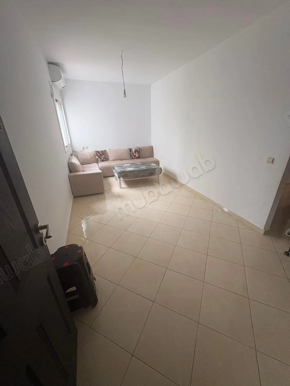 À vendre : Appartement meublé au premier étage - مرتيل