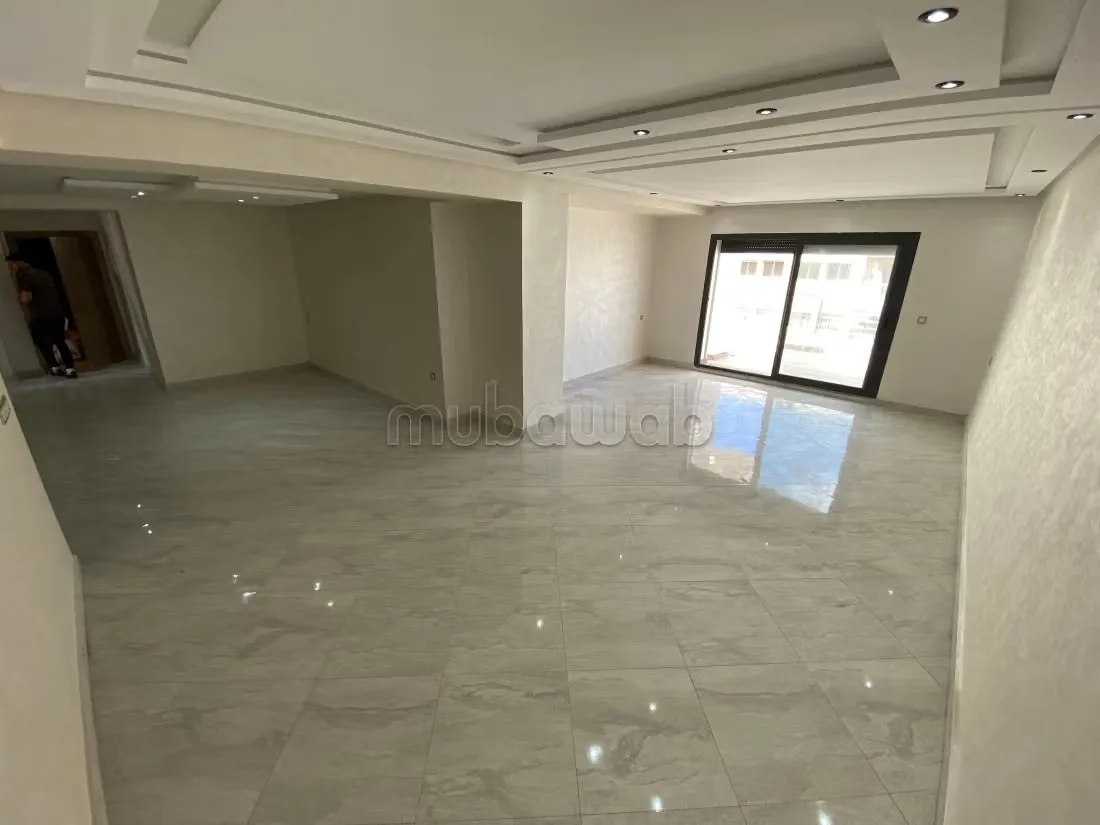 Triplex de luxe à louer en plein centre ville - طنجة