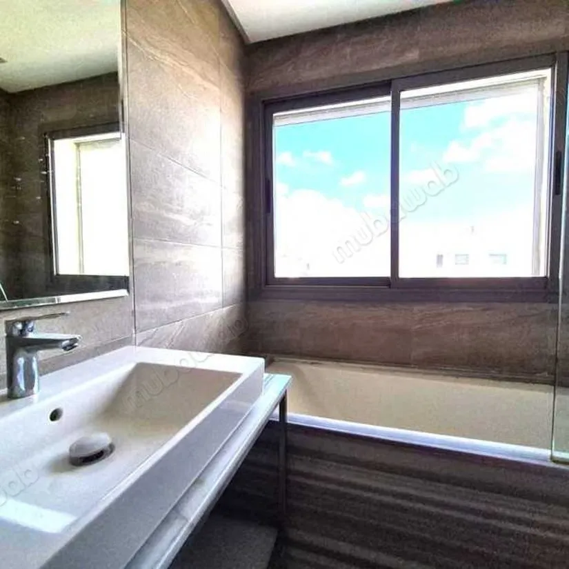Appartement à Louer de 130.0 m² à Casablanca, Oasis - الدار البيضاء (2)