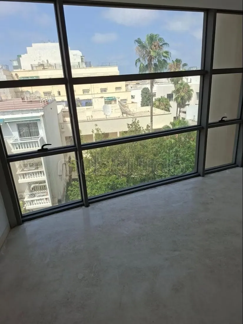 A louer un bel appartement haut. 
Stand  2 places au garage - الدار البيضاء (3)